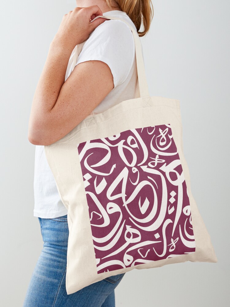 Women Bags In Qatar - Sac fourre-tout avec motif de calligraphie